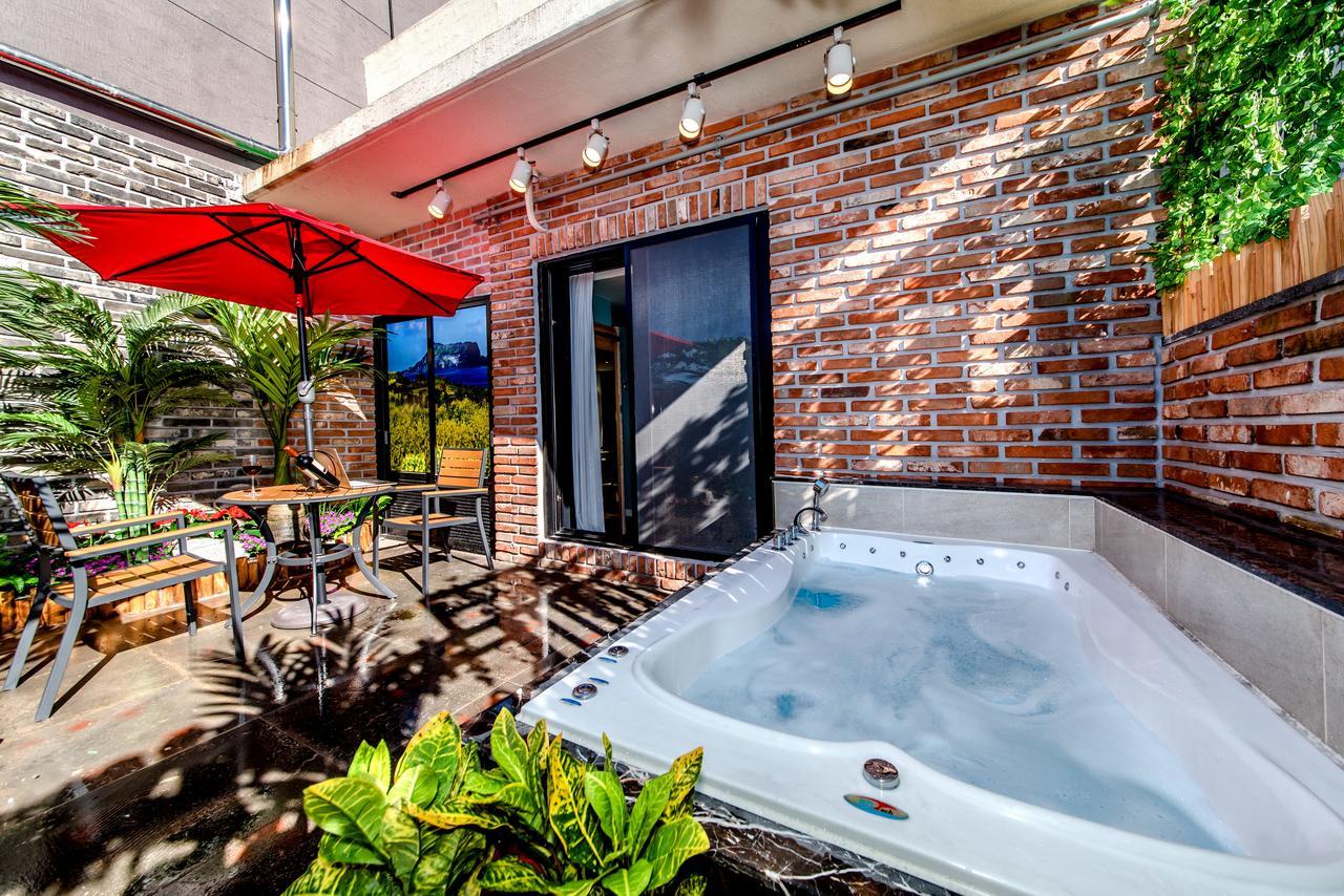 Jeju Hertz Hotel Exterior photo